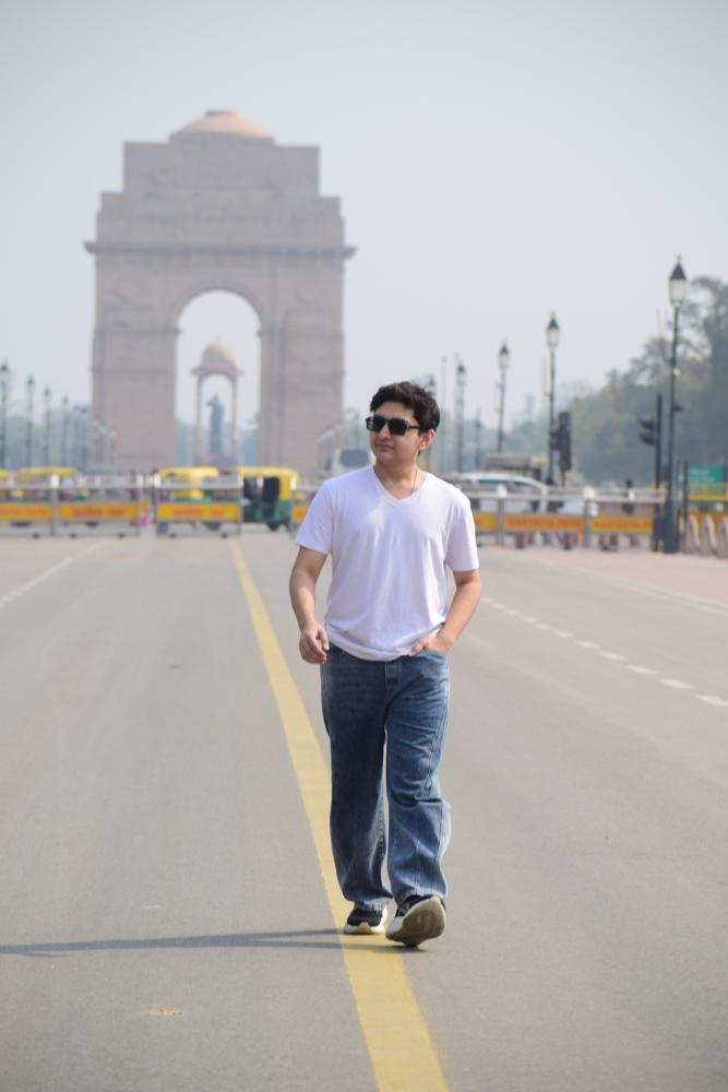 India gate walking